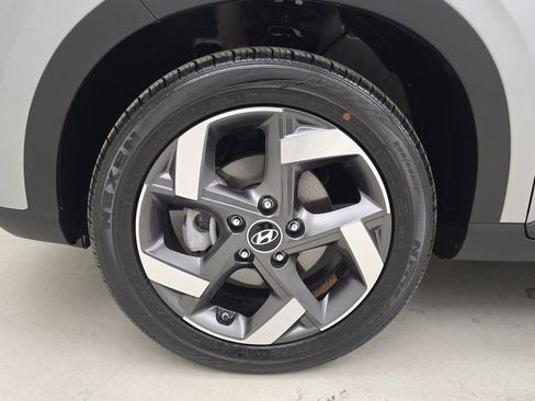 Used 2026 Hyundai Venue SEL FWD image 11