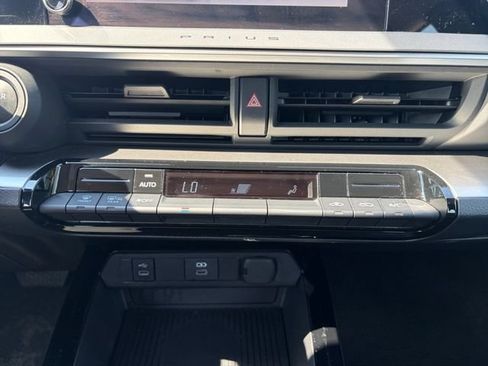 Used 2025 Toyota Prius LE FWD image 25
