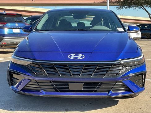 Used 2025 Hyundai Elantra SEL image 3