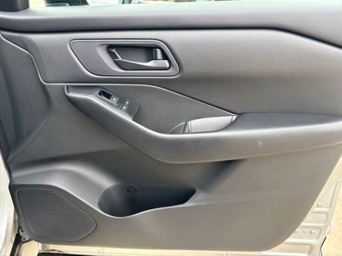 Used 2024 Nissan Rogue S image 16