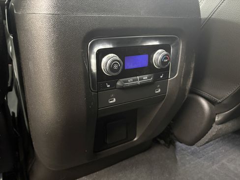 Used 2021 GMC Yukon XL Denali w/ Denali Premium Package image 32