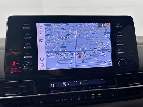 Used 2022 Toyota Sienna XLE w/ XLE Plus Package FWD image 13