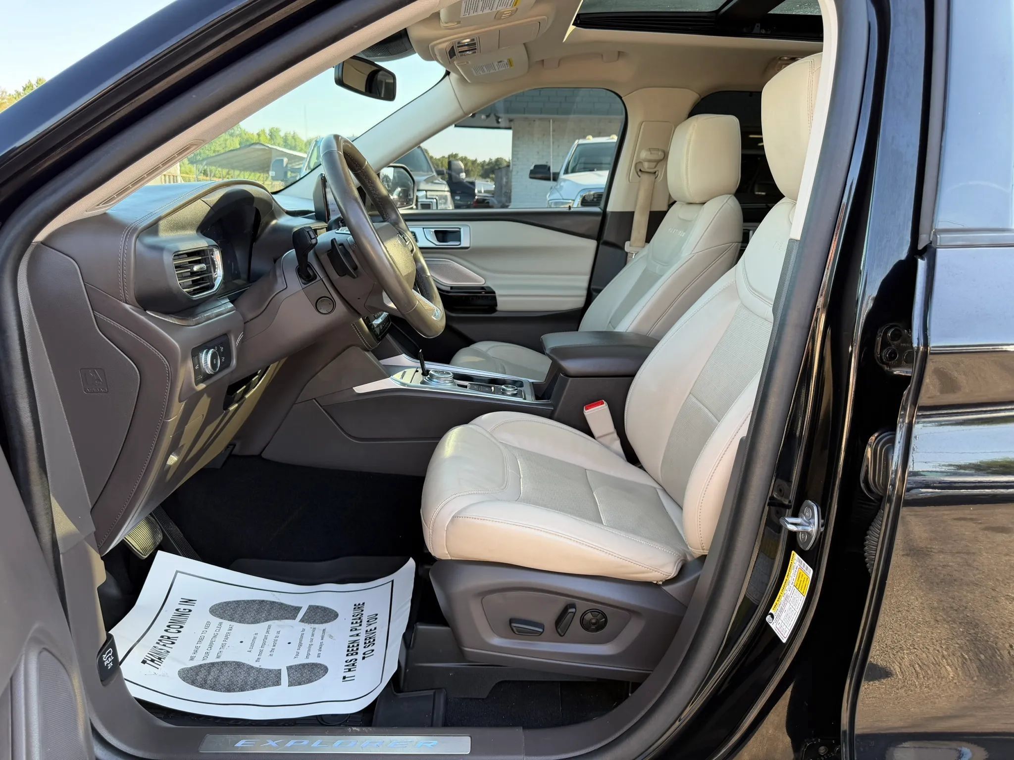 Used 2021 Ford Explorer Platinum w/ Equipment Group 601A AWD/4WD image 14