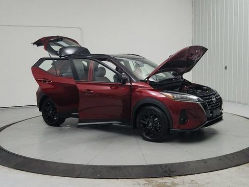 Used 2023 Nissan Kicks SR w/ SR Premium Package FWD image 9
