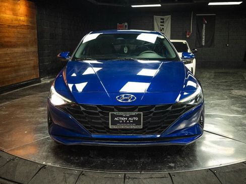 Used 2021 Hyundai Elantra SE FWD image 4
