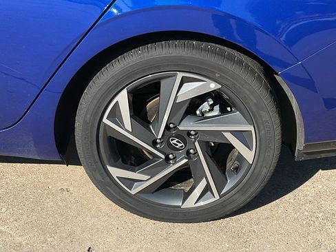 Used 2025 Hyundai Elantra SEL image 8