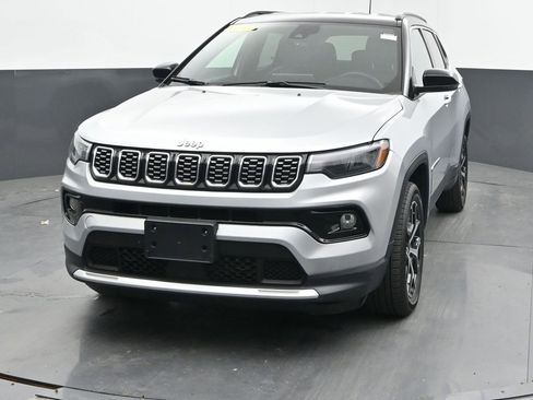 Used 2025 Jeep Compass Limited AWD/4WD image 4