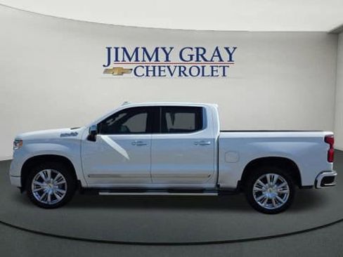 Used 2024 Chevrolet Silverado 1500 High Country w/ High Country Premium Package AWD/4WD image 2