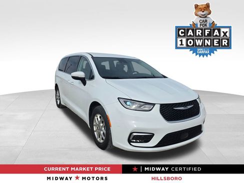 Used 2023 Chrysler Pacifica Touring-L image 1
