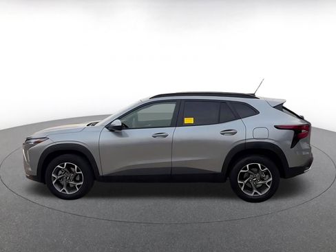 Used 2025 Chevrolet Trax LT image 9