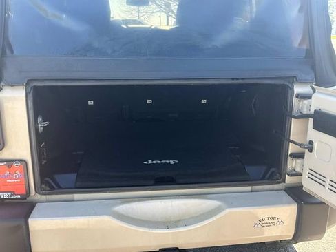 Used 2016 Jeep Wrangler Unlimited Sahara AWD/4WD image 14