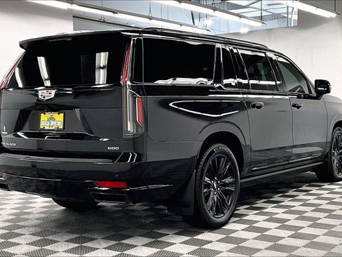 Used 2024 Cadillac Escalade ESV Sport Platinum AWD/4WD image 14