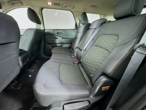 Used 2024 Nissan Pathfinder SV FWD image 28