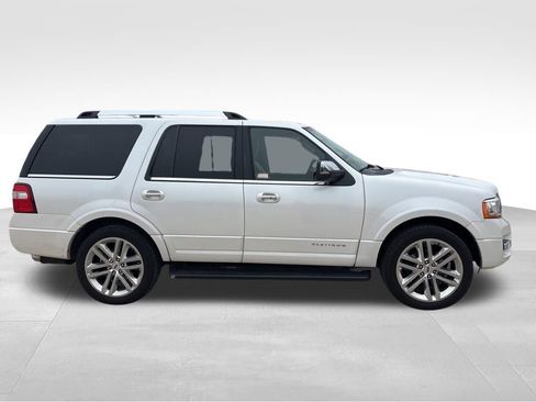 Used 2016 Ford Expedition Platinum image 2