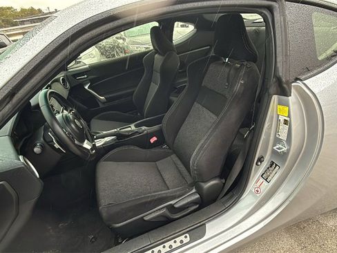 Used 2017 Toyota 86 image 13