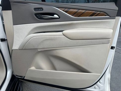 Used 2021 Cadillac Escalade ESV Sport Platinum image 9