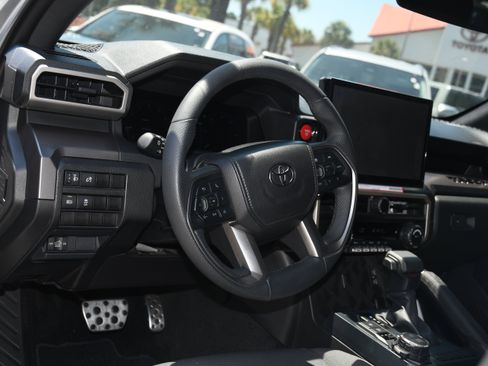 Used 2025 Toyota Tacoma TRD Sport AWD/4WD image 8