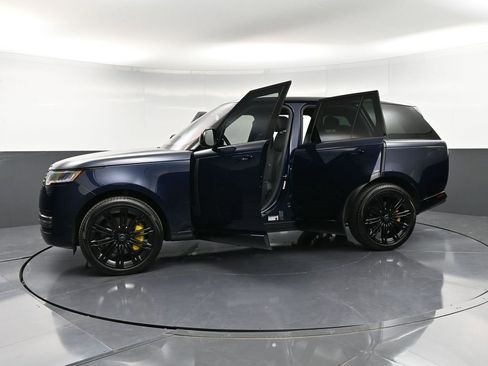 Used 2023 Land Rover Range Rover SE image 40