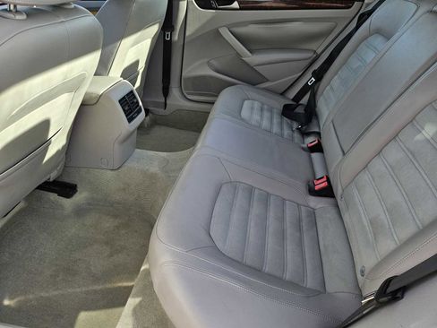 Used 2013 Volkswagen Passat TDI SEL Premium image 29