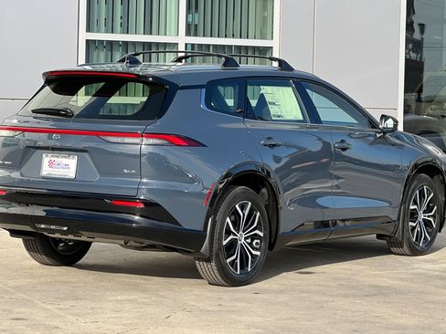 New 2025 Toyota Crown Signia image 4