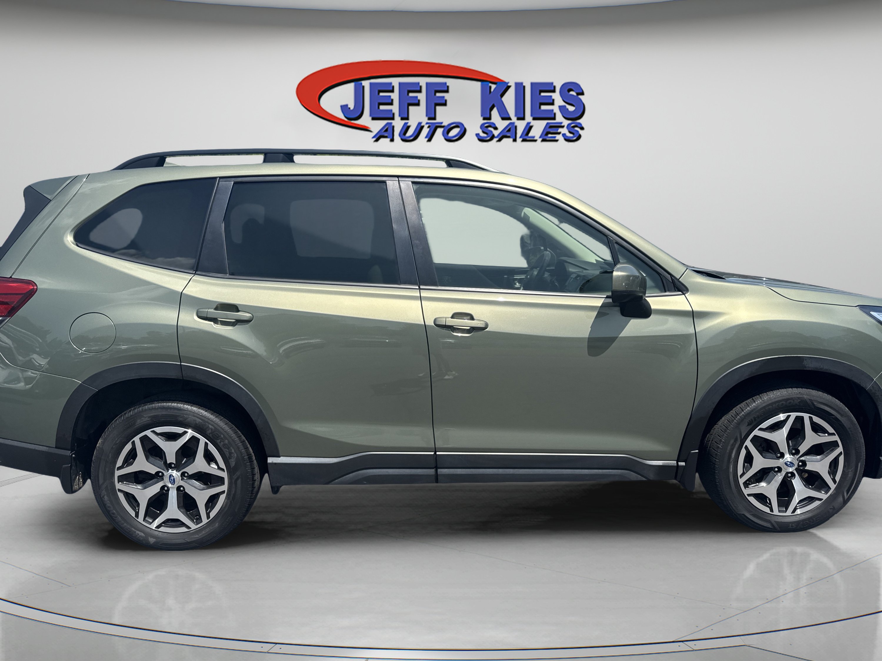 Used 2021 Subaru Forester Premium AWD/4WD image 4