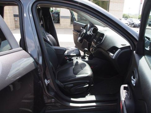 Used 2016 Jeep Cherokee Trailhawk w/ Comfort/Convenience Group AWD/4WD image 6