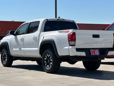 Used 2016 Toyota Tacoma TRD Off-Road w/ Premium & Technology Package image 7