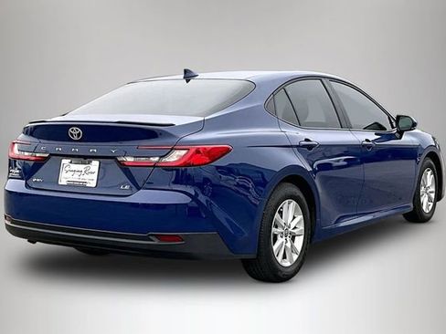 Used 2025 Toyota Camry LE image 5