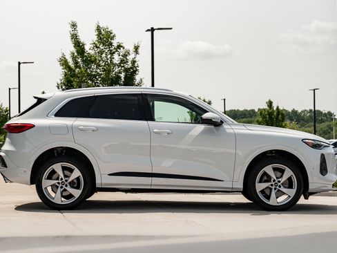 Certified 2025 Audi Q5 Premium w/ Premium Plus AWD/4WD image 3