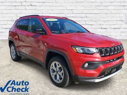 Used 2025 Jeep Compass Latitude AWD/4WD image 5