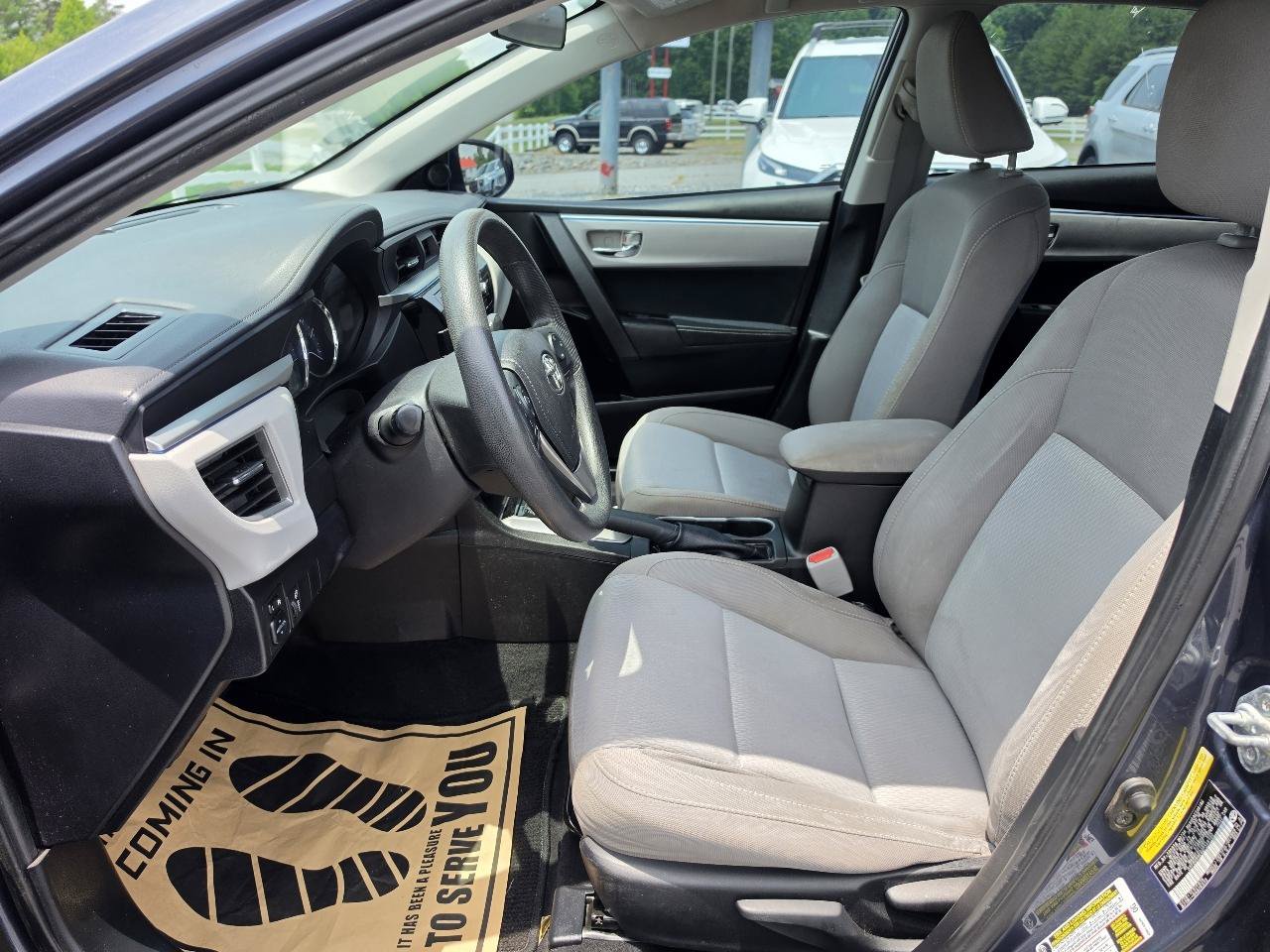 Used 2016 Toyota Corolla LE FWD image 3