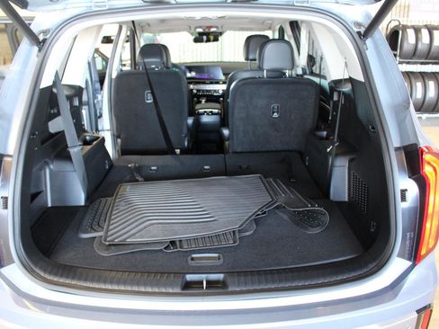 Used 2025 Kia Telluride S image 34