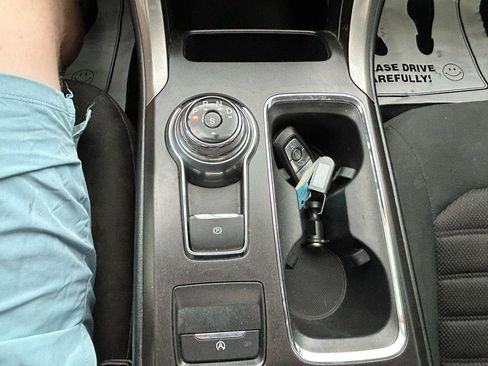 Used 2018 Ford Fusion SE w/ Fusion SE Technology Package FWD image 25