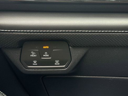 New 2026 Volkswagen Atlas Cross Sport SE image 31