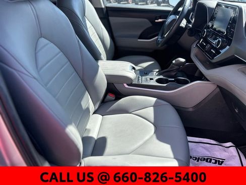 Used 2022 Toyota Highlander XLE image 7