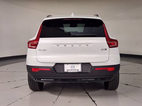 Certified 2026 Volvo XC40 B5 Plus AWD/4WD image 10