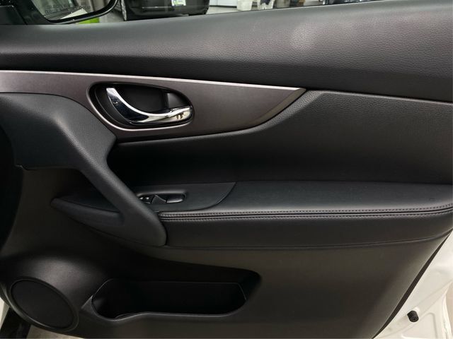 Used 2015 Nissan Rogue SV w/ SV Moonroof Package AWD/4WD image 27