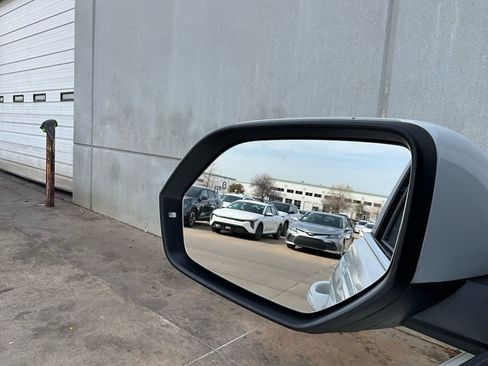 Used 2025 Volkswagen Atlas Cross Sport SE image 19