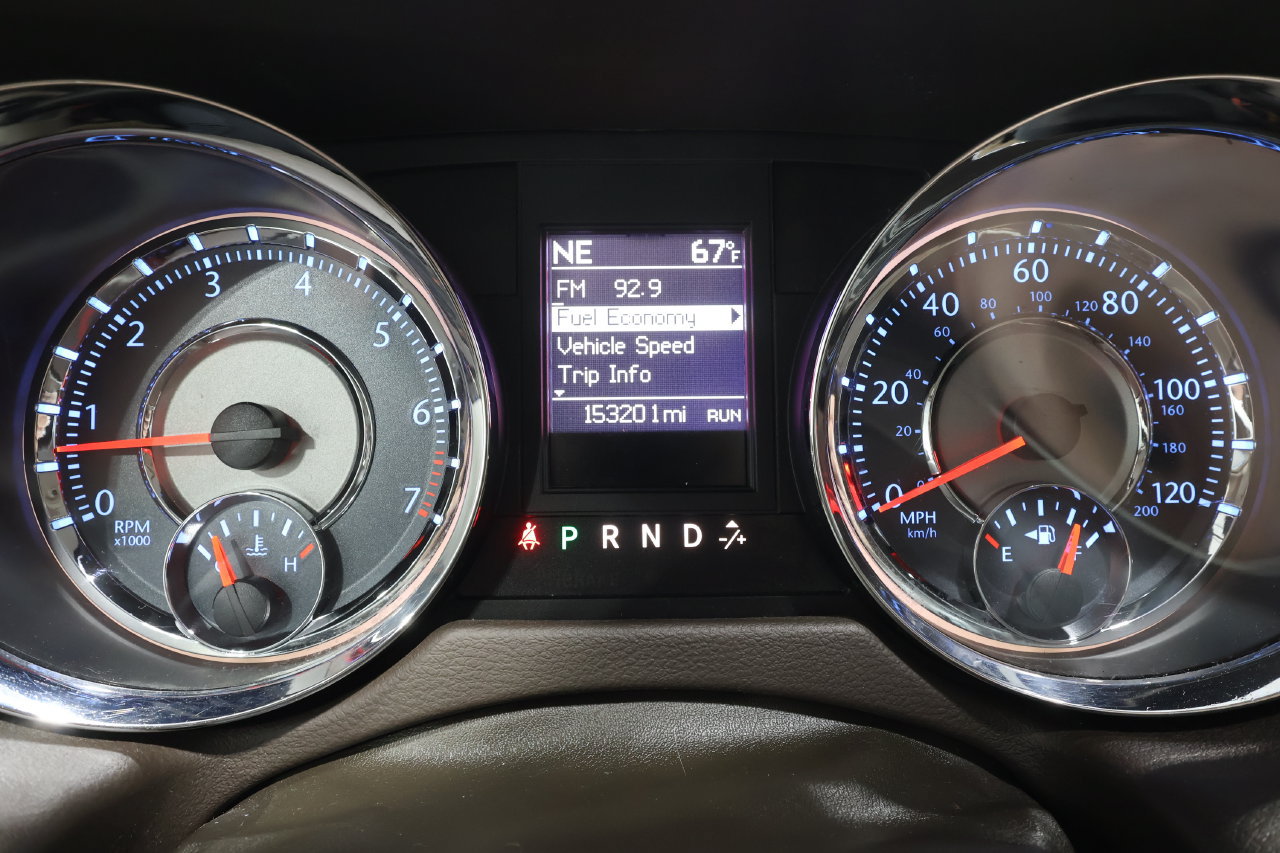 Used 2015 Chrysler Town & Country Touring-L w/ Driver Convenience Group FWD image 8