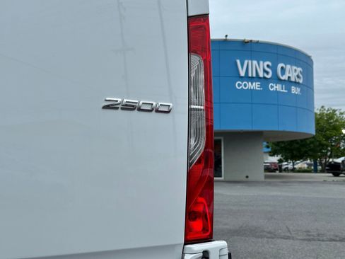 Used 2023 Mercedes-Benz Sprinter 2500 image 12