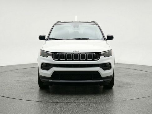 Used 2025 Jeep Compass Limited AWD/4WD image 2