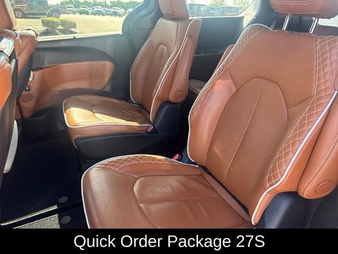 Used 2024 Chrysler Pacifica Pinnacle w/ Trailer Tow Group FWD image 3