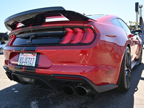 Used 2020 Ford Mustang Shelby GT500 w/ Technology Package RWD image 14