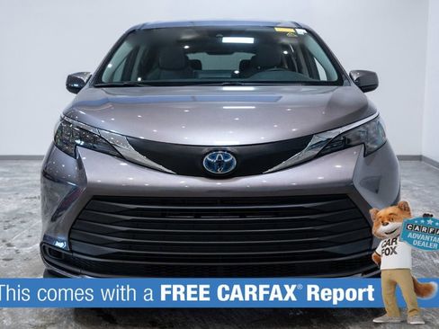 Certified 2024 Toyota Sienna LE image 2