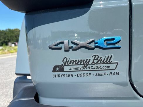 Used 2024 Jeep Wrangler Unlimited AWD/4WD image 24