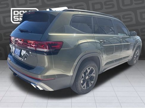 Used 2024 Volkswagen Atlas Peak Edition SEL AWD/4WD image 4