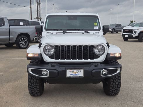 Used 2025 Jeep Gladiator Sport image 8