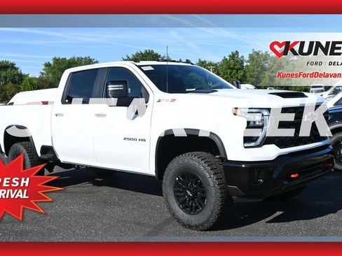 Used 2025 Chevrolet Silverado 2500 ZR2 w/ Technology Package AWD/4WD image 1