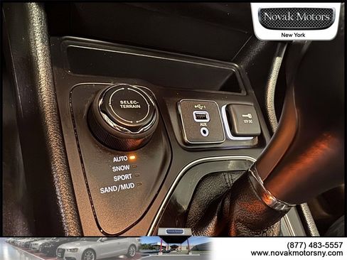 Used 2022 Jeep Cherokee Limited image 21