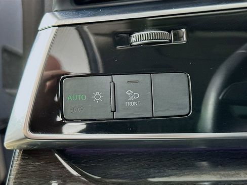 Used 2019 Audi Q8 Premium Plus image 12